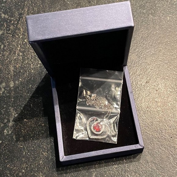 Elegant Sterling Silver Heart Pendant Necklace (NWOT) - Picture 8 of 8